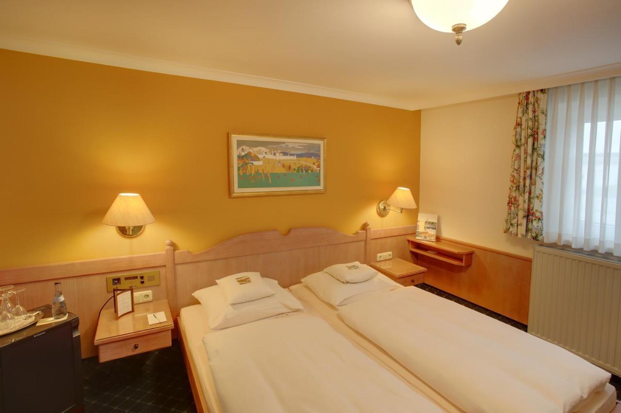 Hotel Brauereigasthof Landwehr-Braeu Reichelshofen Habitación foto