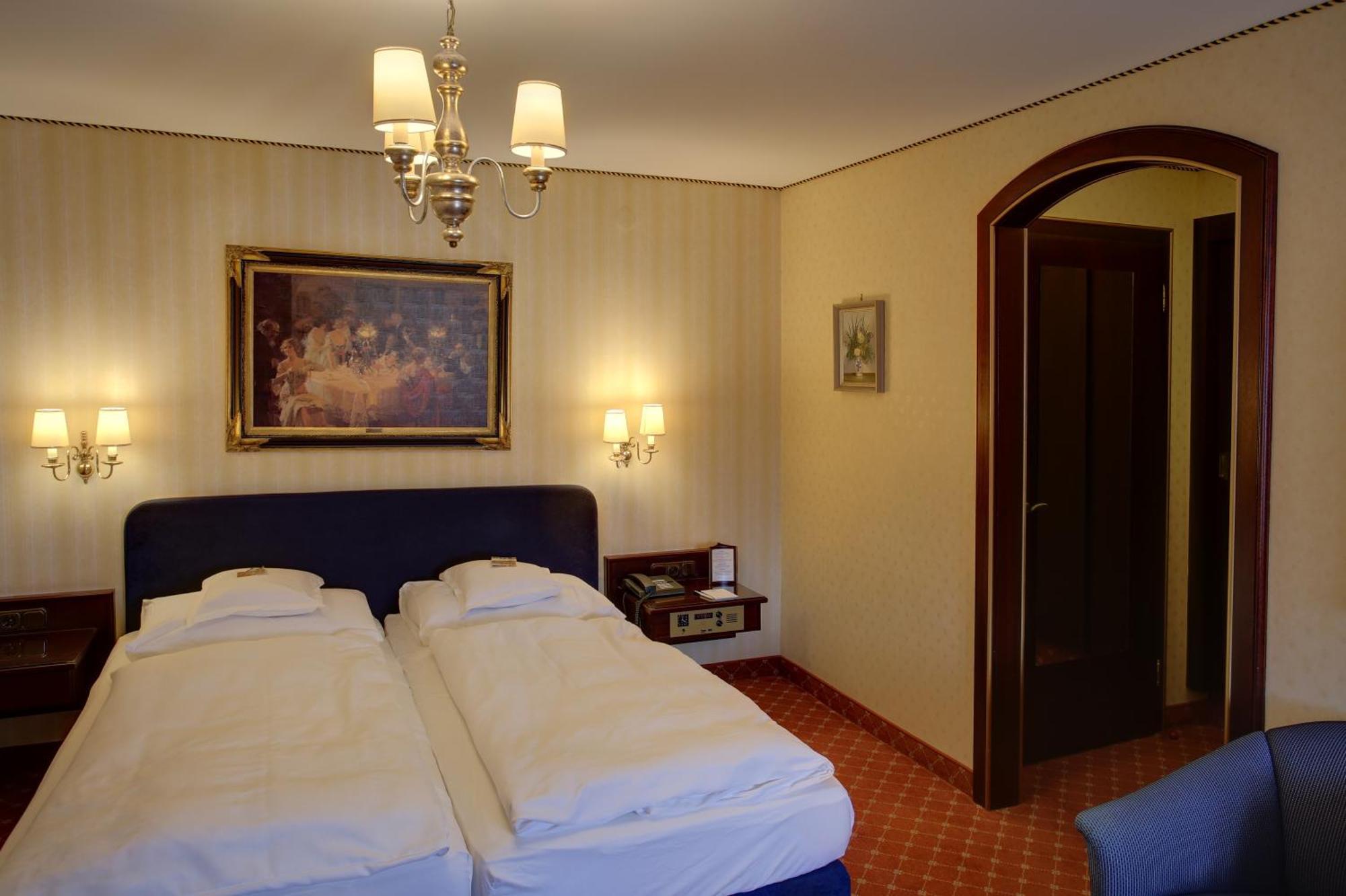 Hotel Brauereigasthof Landwehr-Braeu Reichelshofen Habitación foto