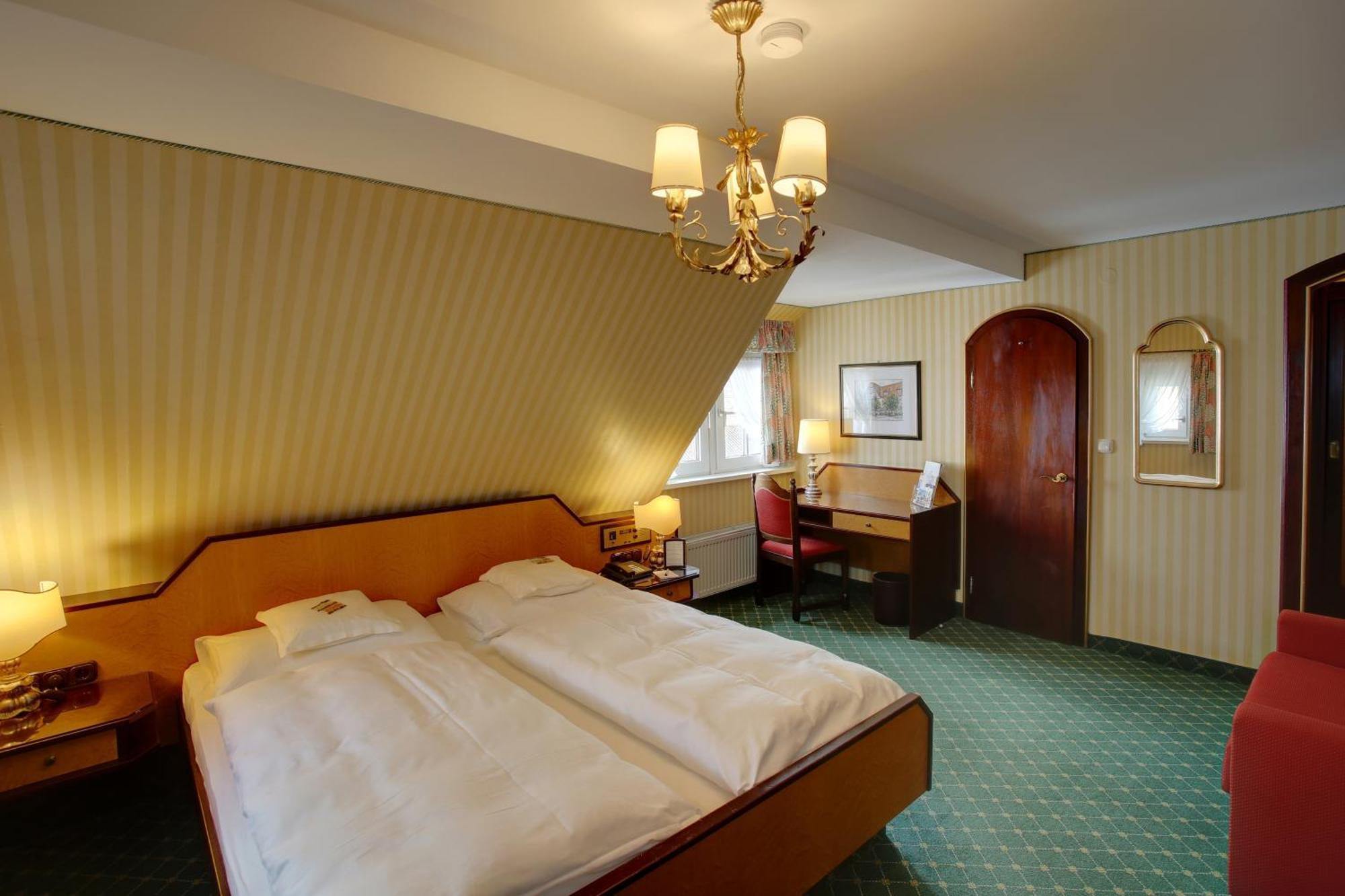 Hotel Brauereigasthof Landwehr-Braeu Reichelshofen Habitación foto